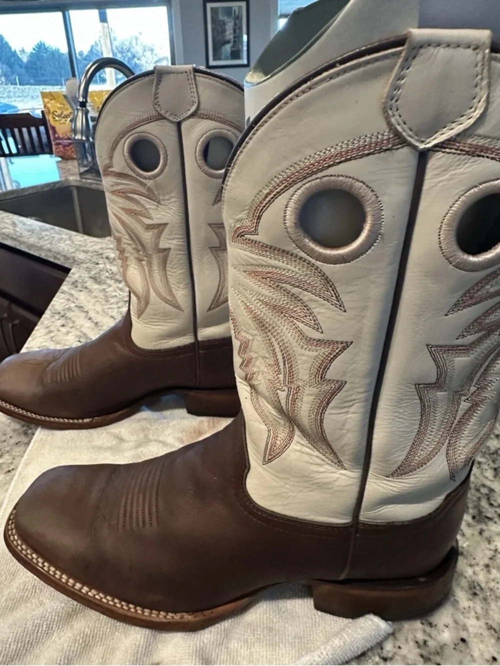 CODY JAMES MEN'S BONE WESTERN BOOTS - BROAD SQUARE TOE SZ 10 EE - Picture 3 of 6